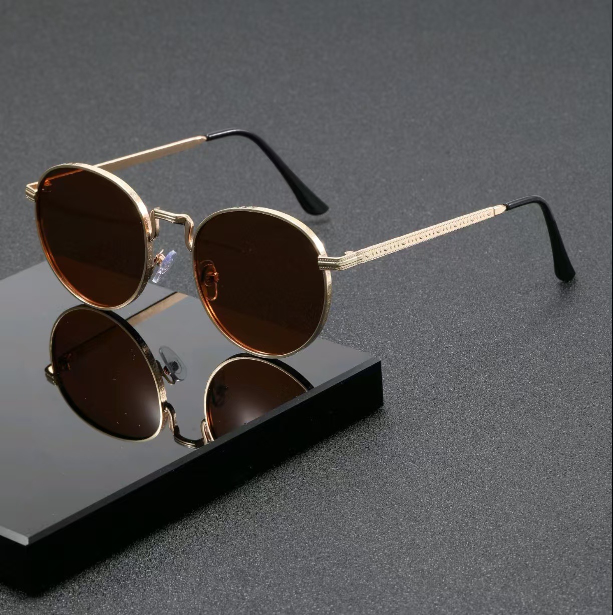 Fashion Classic Round Sunglass - Vintage Fashion Enthusiasts 评论和价格